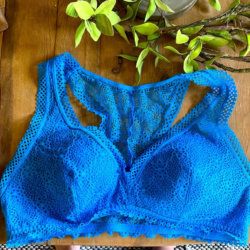 Victoria Secret lace, blue bralette. Size Large.